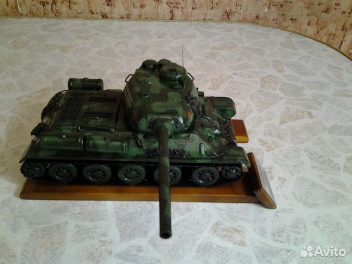 Коллекционная модель советского танка Т 34-85