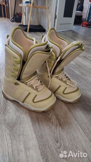 Сноубордические ботинки женские 35