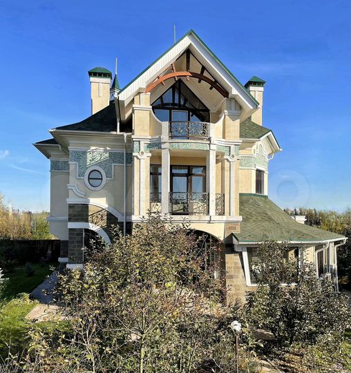 Дом 372 м² на участке 12 сот.