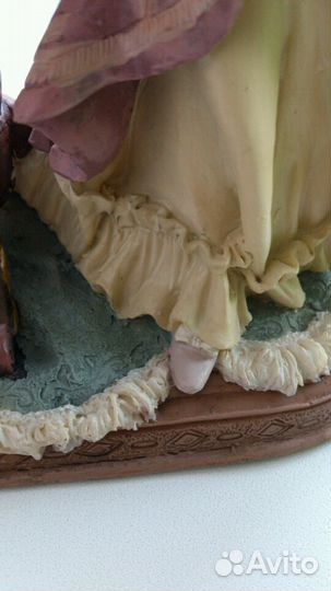 Статуэтка''Мечтающая девушка''