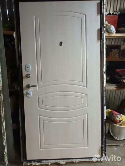 Дверь входная металлическая