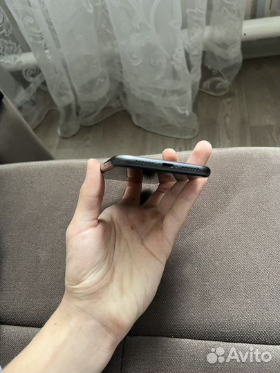 Телефон iPhone 11 64 gb