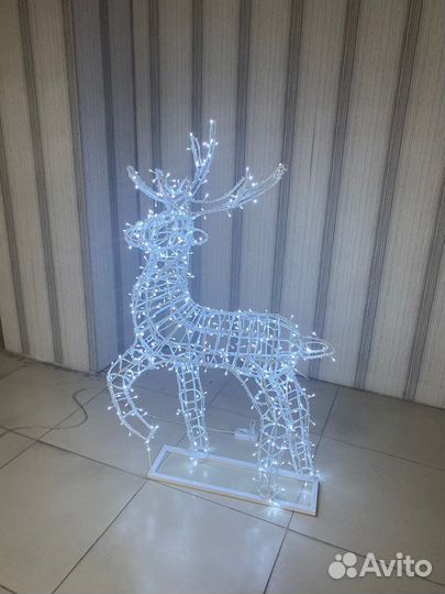 Светвая фигура Олень