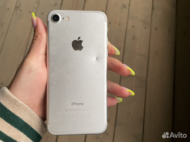 Телефон iPhone 7