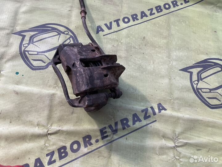 Суппорт передний правый volvo s40