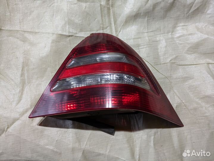 Фонарь задний правый Mercedes w203 C-Class
