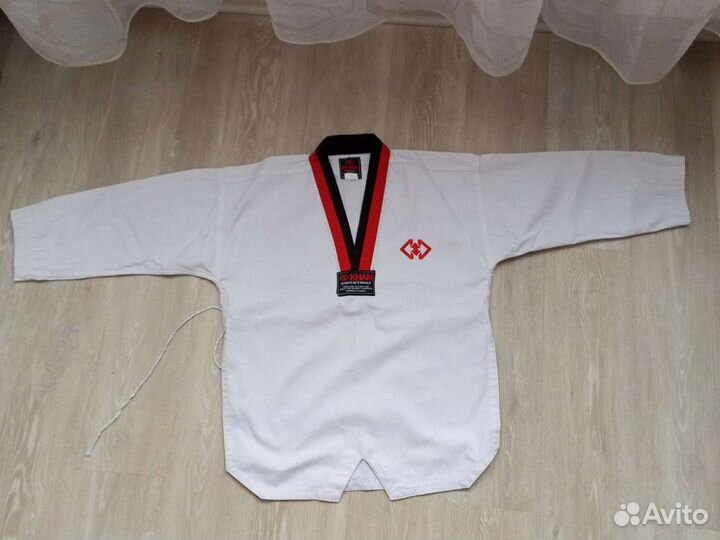 Форма для занятий тхэквондо (тобок)