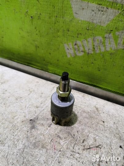 Датчик включения стопсигнала Тойота Хайлендер