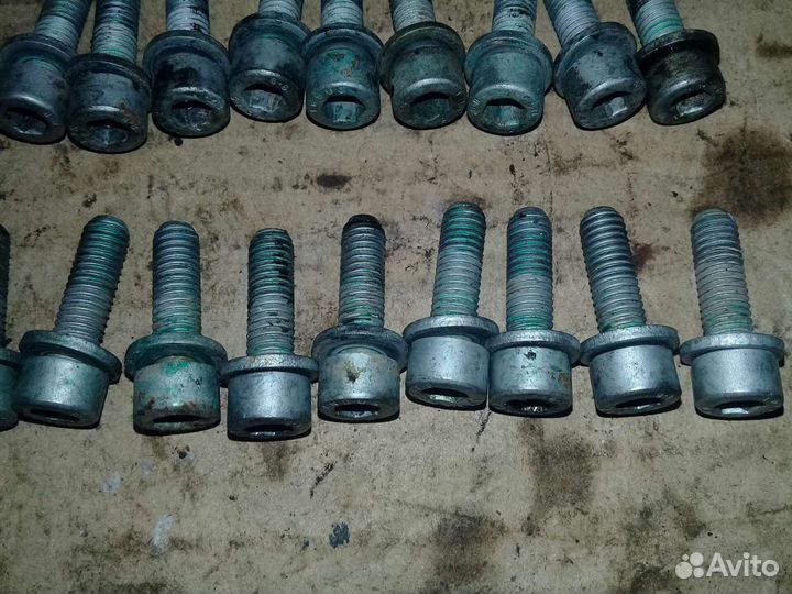 Болт поддона 2.3 Volkswagen Passat B5