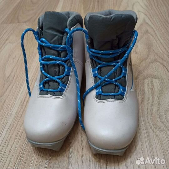 Лыжные ботинки размер 38