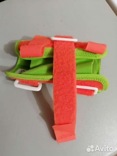 Бандаж на лучезапястный сустав левый