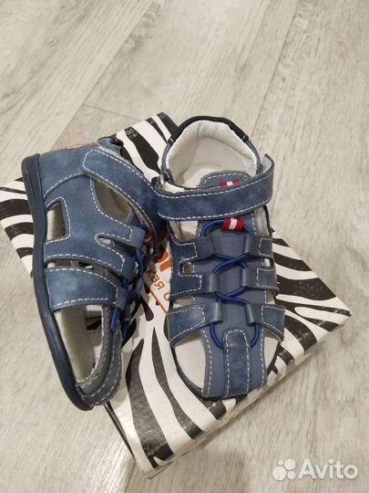 Сандали новые