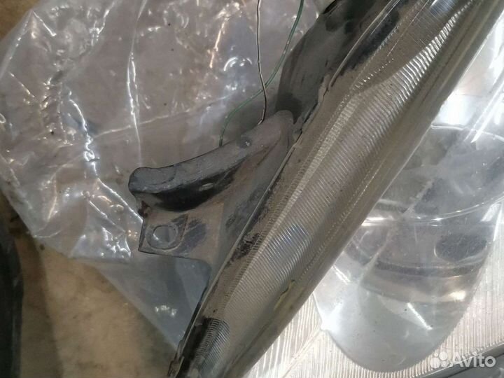 Фара левая Toyota wish XE10
