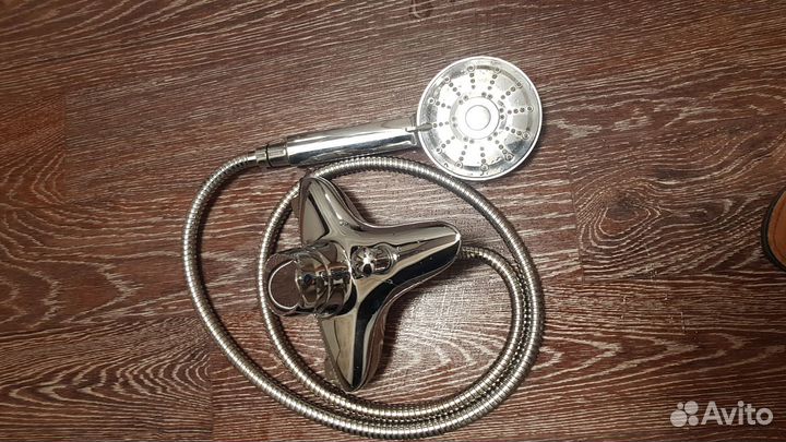 Смеситель для ванны с душем