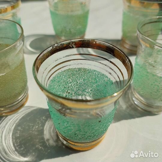 Набор графин и 6 стопок, цветное насыпное стекло