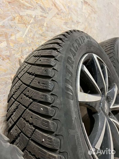 Goodyear Ultragrip Ice Arctic 215/65 R16