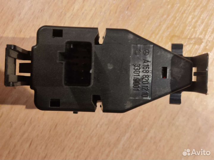 Кнопка аварийной сигнализации Мерседес А W168