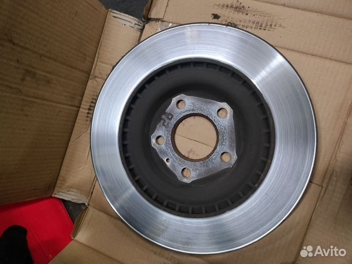 Комплект тормозных дисков и колодок Ауди А4 B9