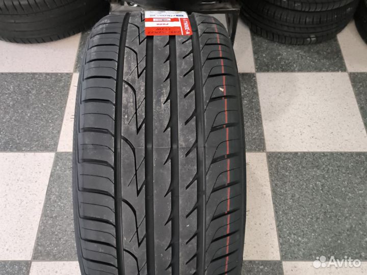Three-A P606 285/35 R22 112W