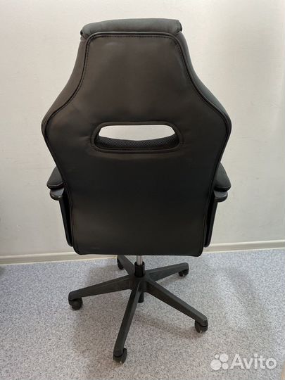 Игровое компьютерное кресло