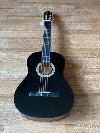Классическая гитара черная