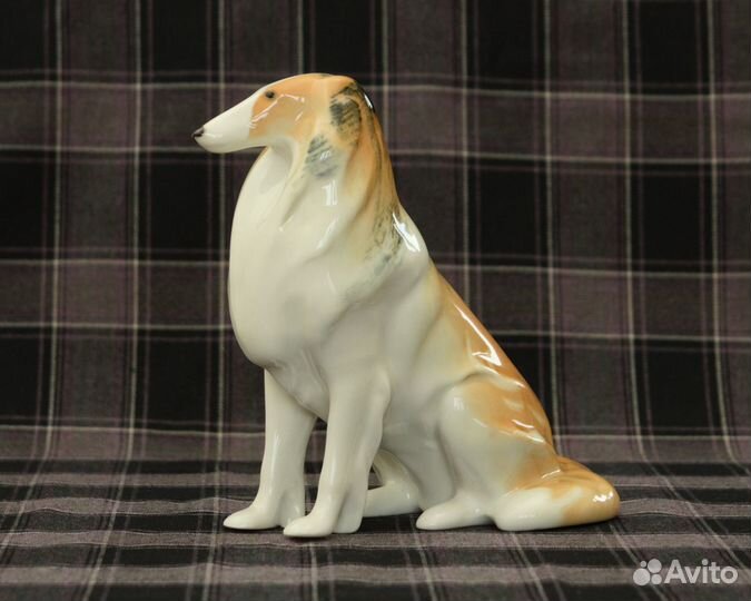 Фарфоровая статуэтка 