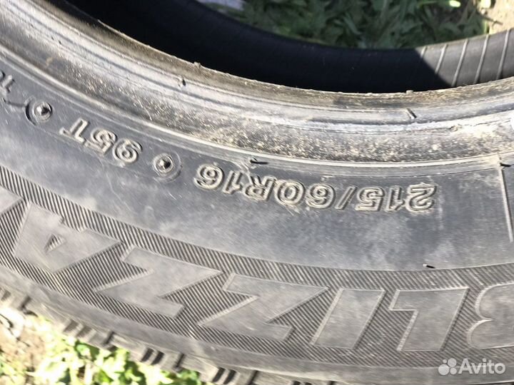 Bridgestone Blizzak Spike-02 215/60 R16