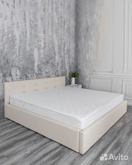 Кровать с матрасом