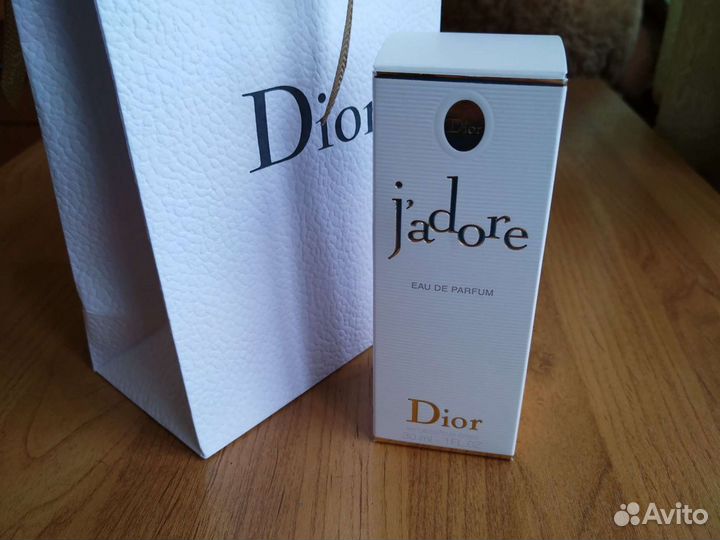 Парфюмированная вода J'adore Dior