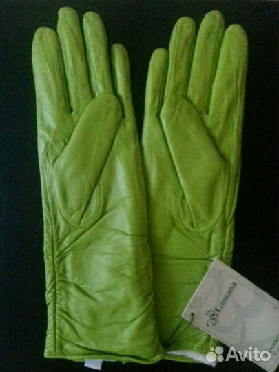 Перчатки кожаные новые и несколько пакетов одежды