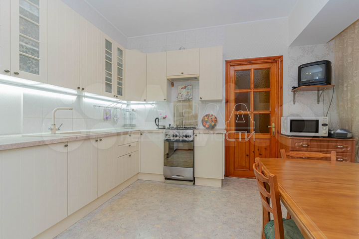 Дом 308 м² на участке 6 сот.