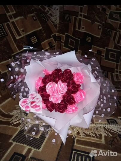 Букет на 8 марта из атласных лент