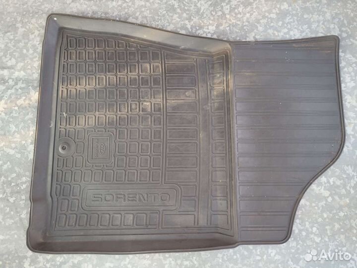 Оригинальные резиновые коврики на KIA Sorento