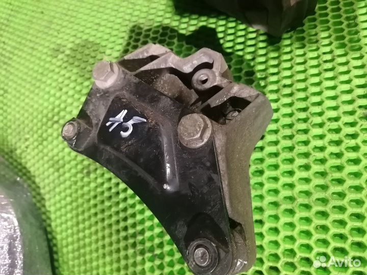 Опора двс кронштейн на Skoda Octavia (A5) 1,6л