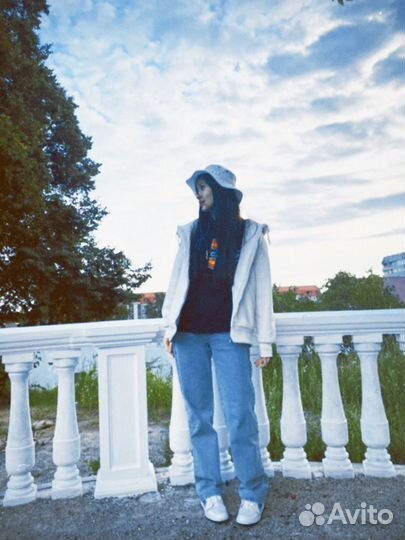 Джинсы голубые широкие женские