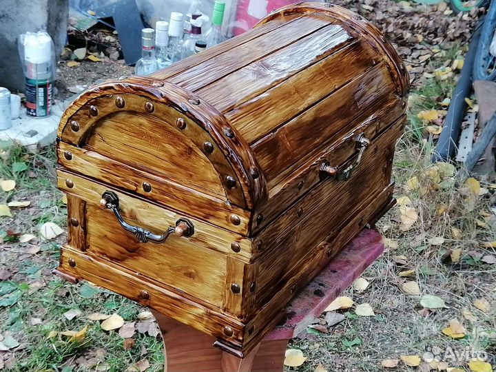 Сундук деревянный