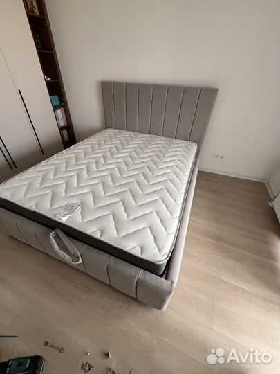 Коовать в наличии с подъемным механизмом