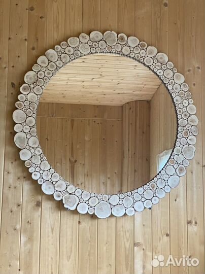 Круглое зеркало с можжевельником