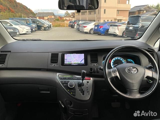 Toyota Isis 1.8 CVT, 2011, 69 000 км