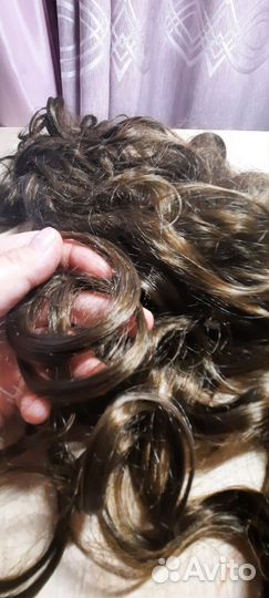 Волосы на заколках русые