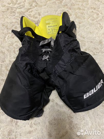 Хоккейные шорты и коньки