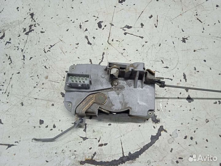 Замок двери передний правый Peugeot 306 Пежо 306