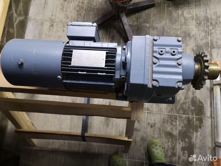 Моторредуктор SEW-eurodrive трехфазный 550Вт