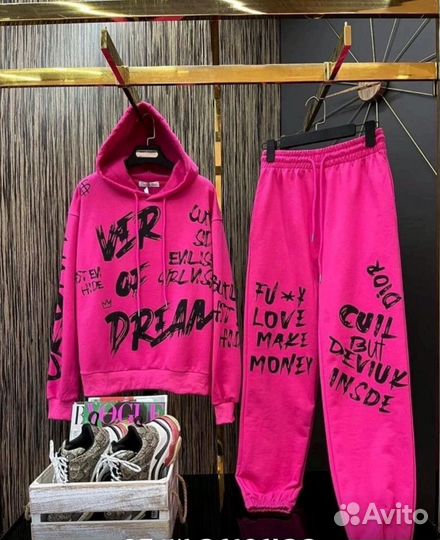 Спортивный костюм женский