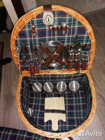 Набор для пикника в чемодане