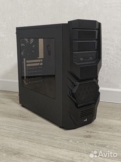 Корпус AeroCool Cyclops Mid-tower