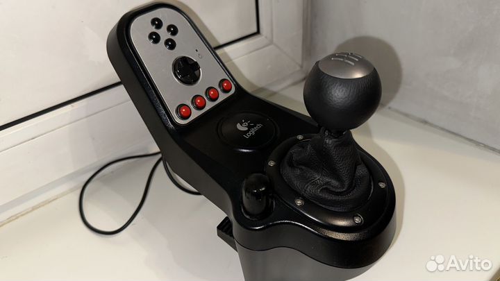 Игровой руль Logitech G27