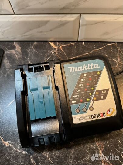 Аккумулятор makita 18v 3.0Aч + Зу