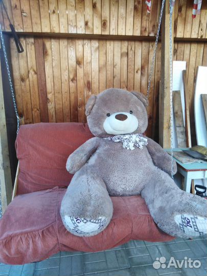 Большой плюшевый мишка