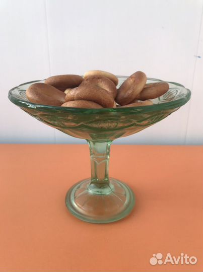 Ваза на ножке, блюдца, винтаж